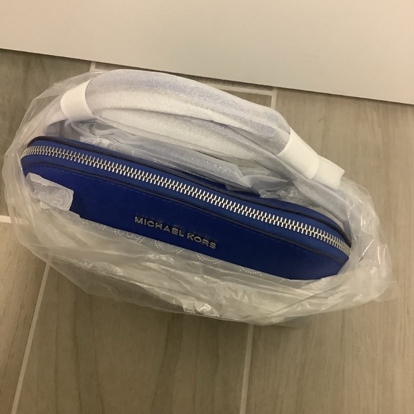 NWT Michael Kors Cindy Large Dome Crossbody blue - Picture 6 of 8